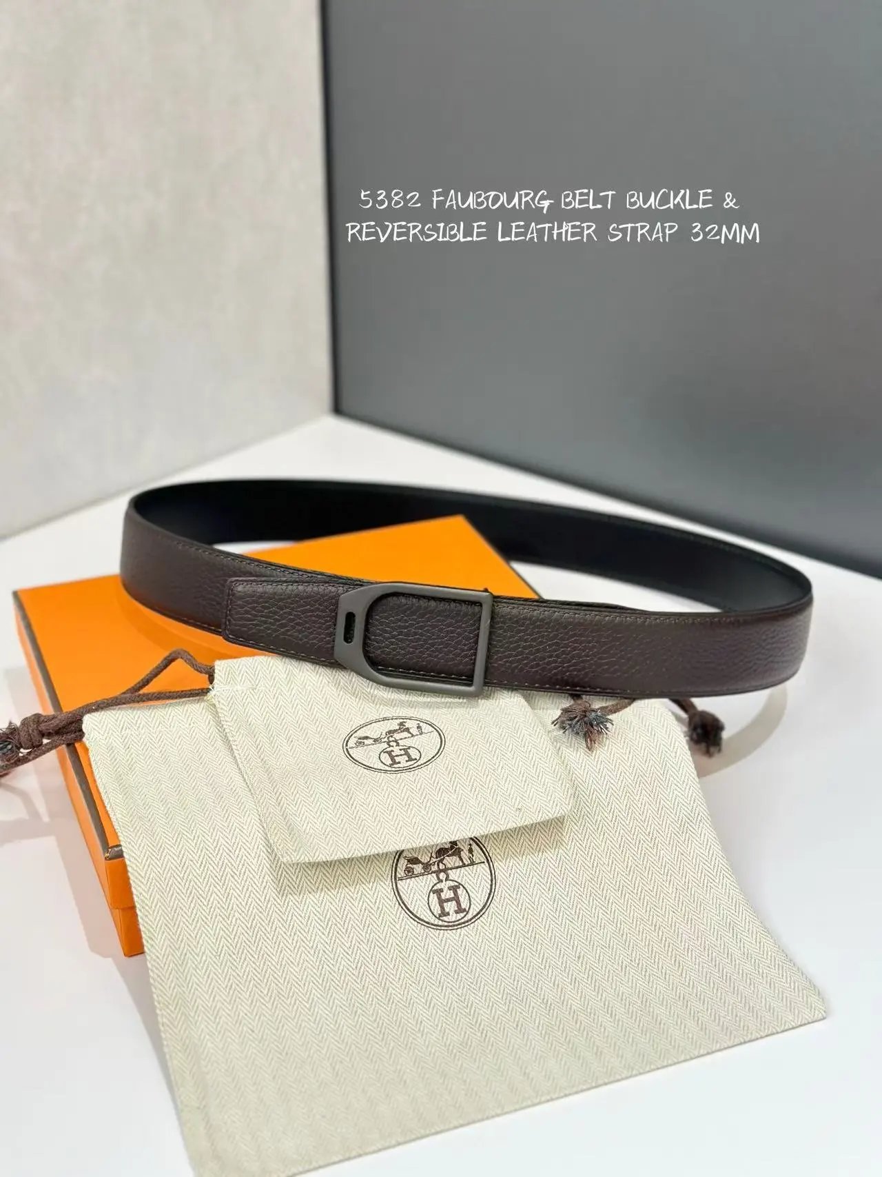 Gucci  Louis Vuitton...Belt