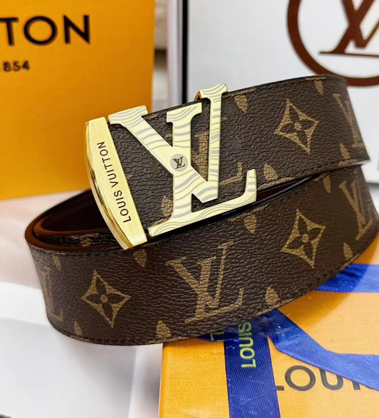  Louis Vuitton Gucci...Belt