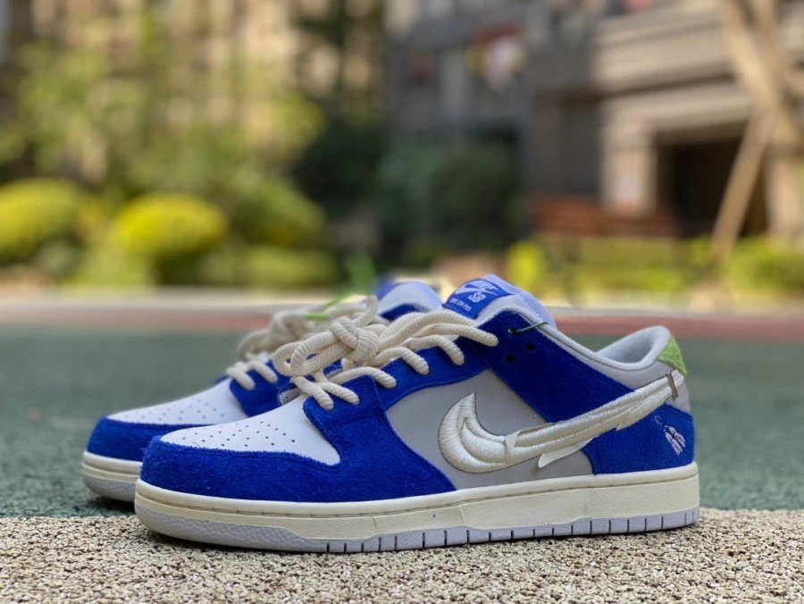 Nike SB Dunk Low Pro