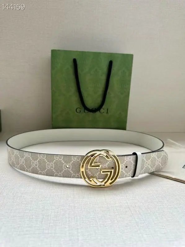 Gucci  Louis Vuitton...Belt