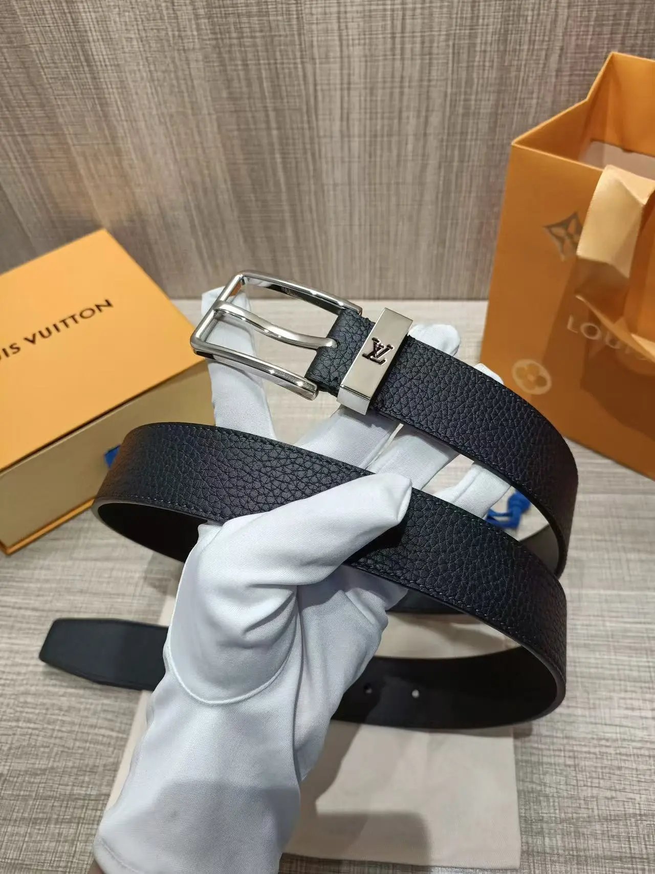  Louis Vuitton Gucci...Belt