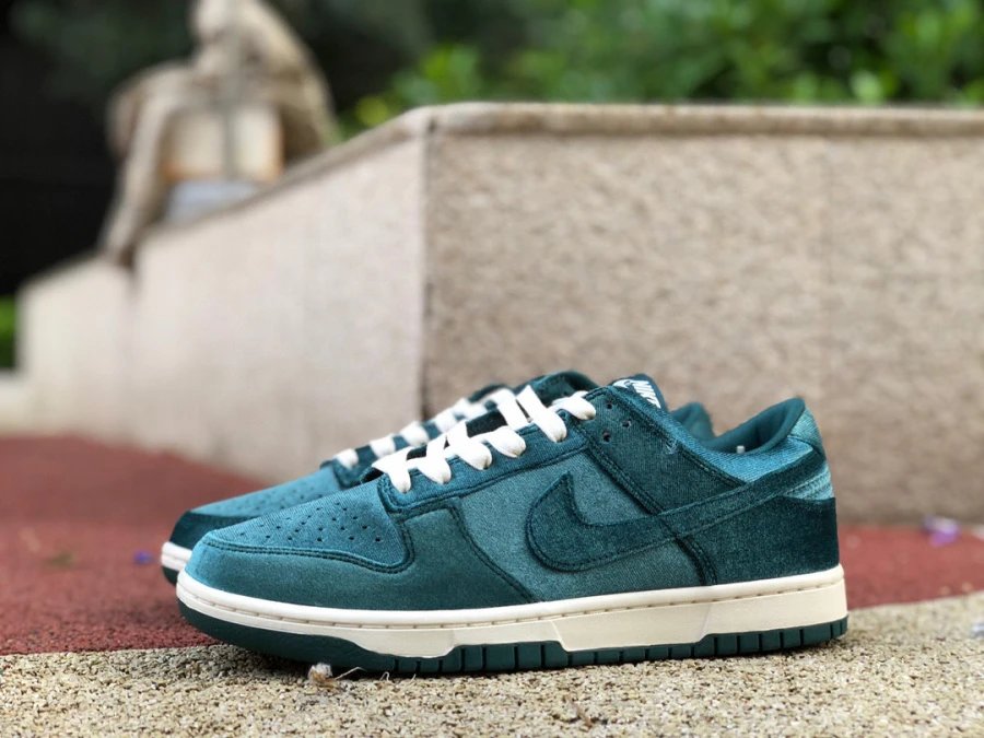 Nike SB Dunk Low