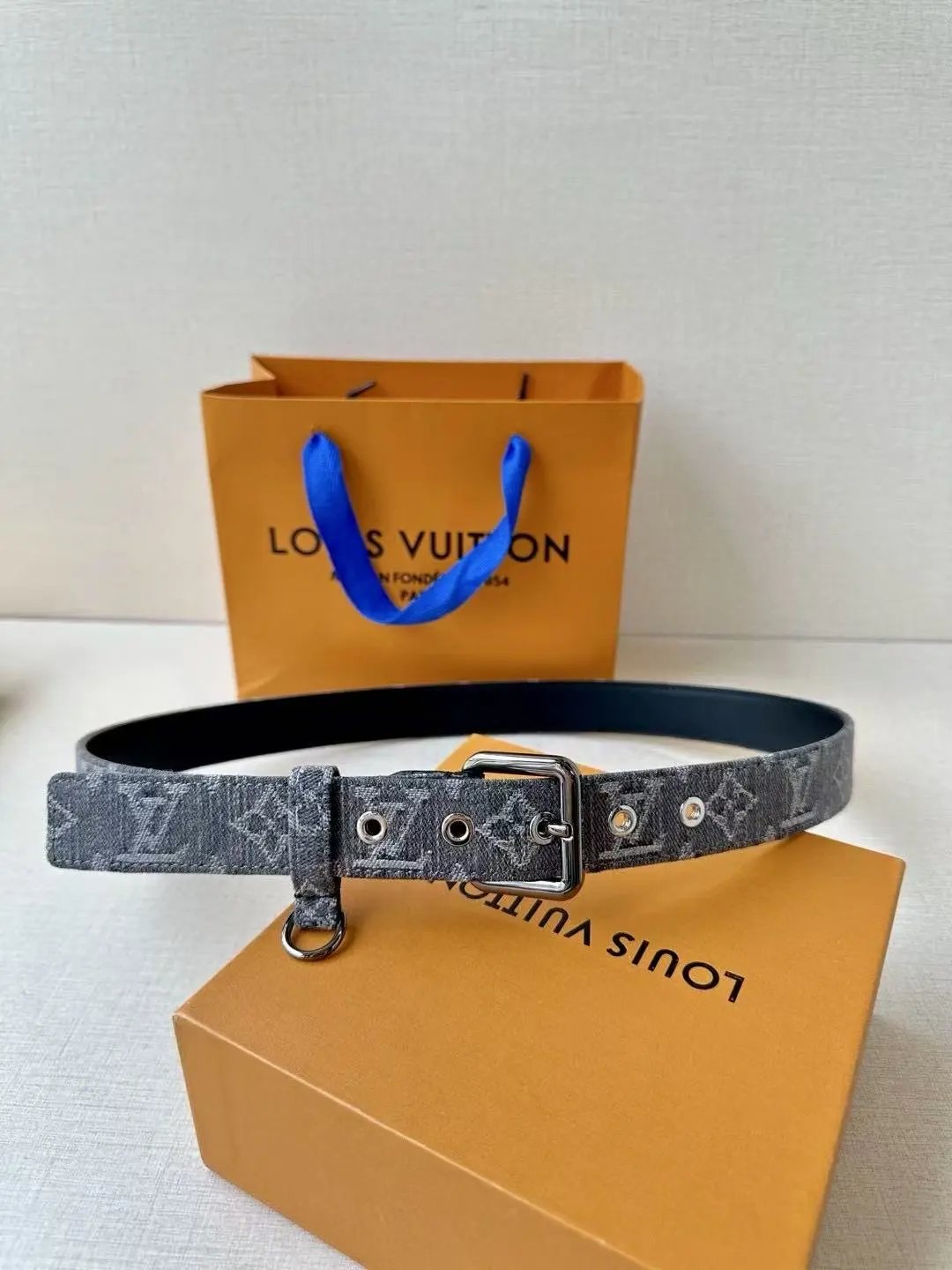  Louis Vuitton Gucci...Belt