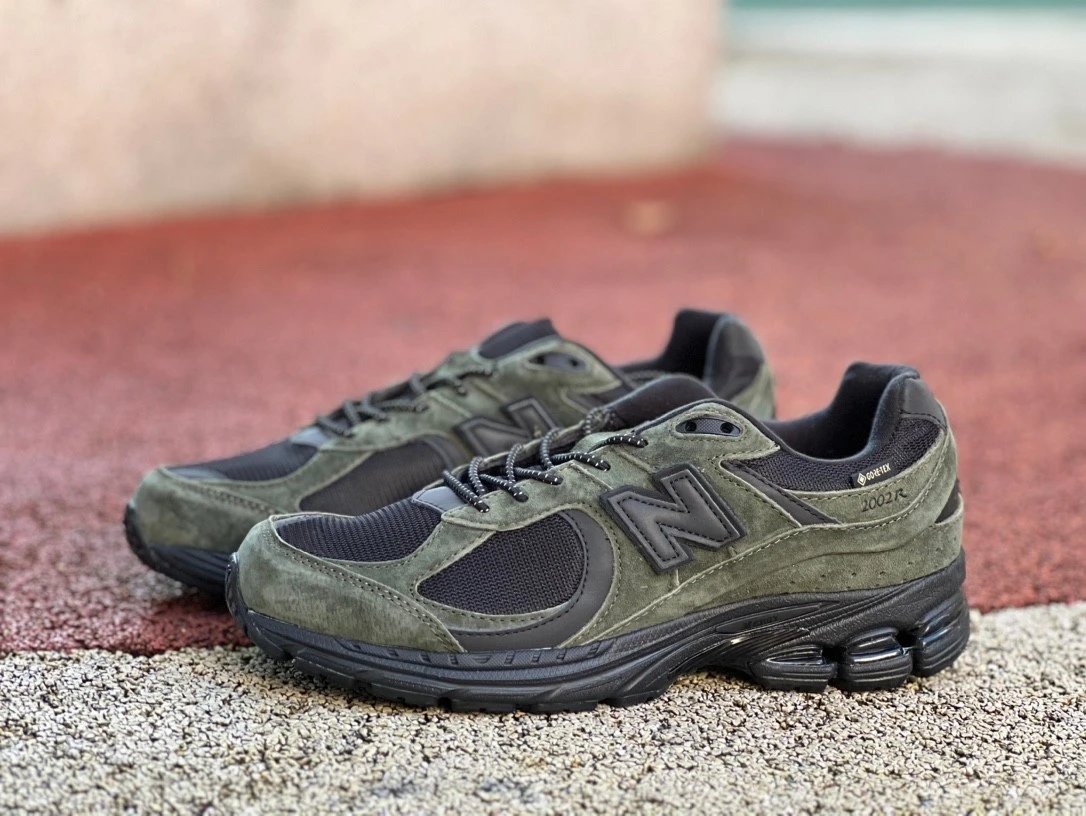 New Balance 2002R