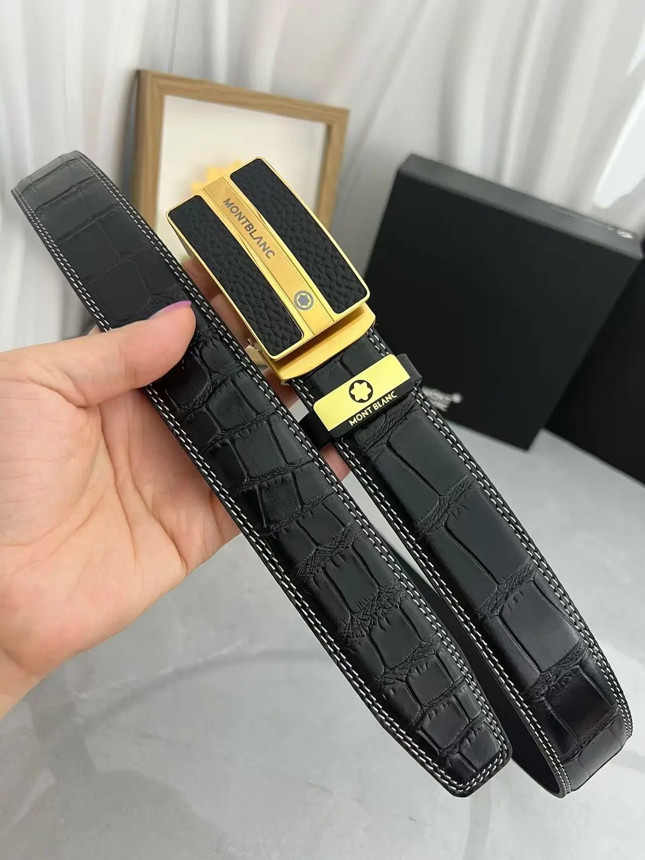 Gucci  Louis Vuitton...Belt