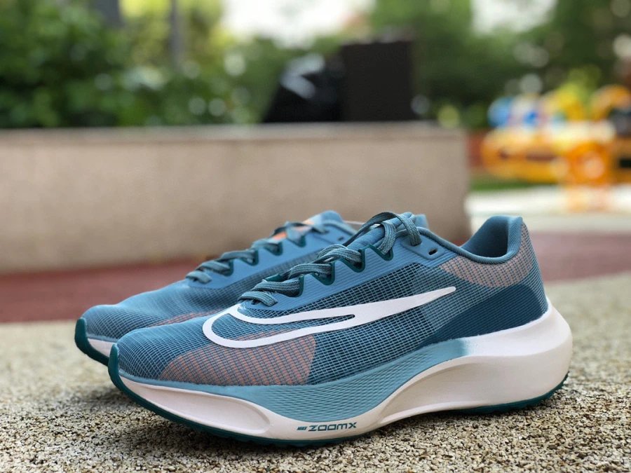 Nike Zoom Fly 4