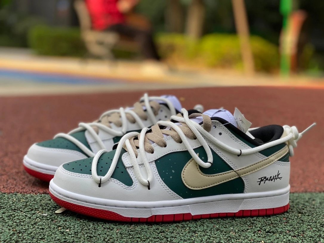 Nike SB Dunk Low