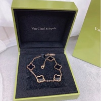 Gold Chain Black Five Flower