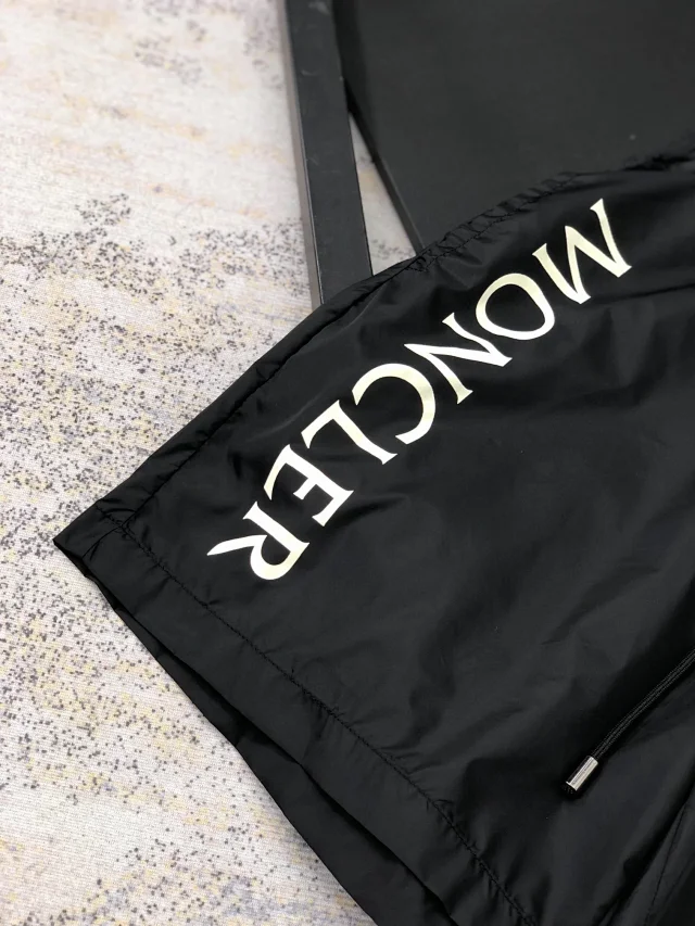 Moncler Swimwear Logo-Print Drawstring Swim Shorts product detail image 11