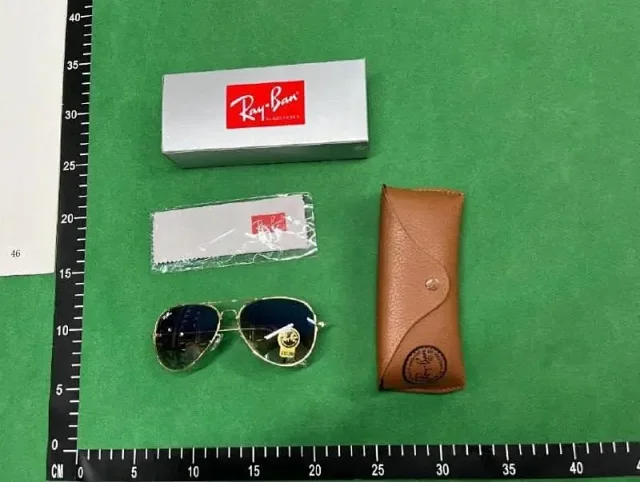 Ray-Ban Eyewear Wayfarer-style sunglasses product detail image 3