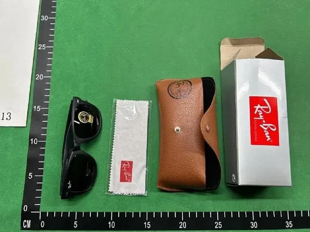 Ray-Ban Eyewear Wayfarer-style sunglasses product detail image 4