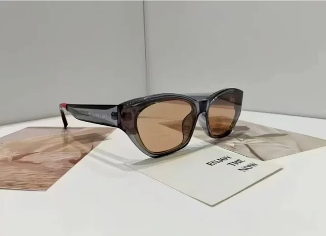 Ray-Ban Eyewear Wayfarer-style sunglasses product detail image 2