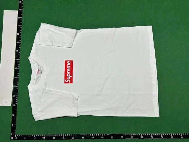 Supreme T-Shirts Short-Sleeve Graphic Logo T-Shirt product detail image 5