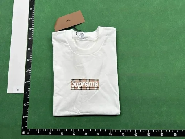 Supreme T-Shirts Short-Sleeve Graphic Logo T-Shirt product detail image 6