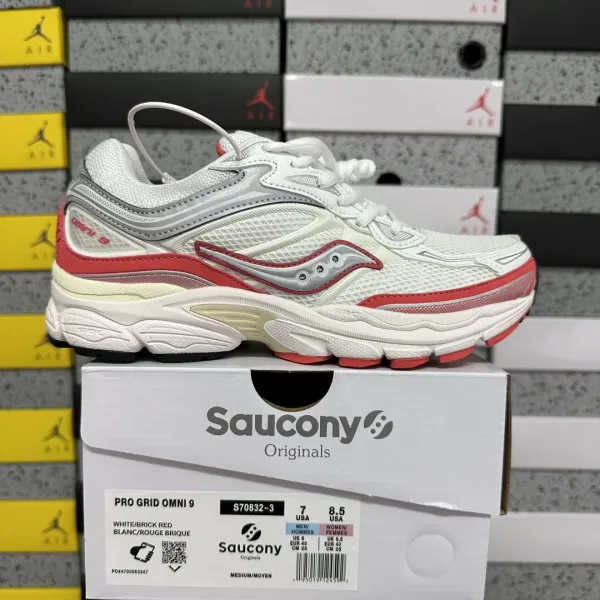 Saucony Pro Grid Omni 9 White / Brick Red Running Shoes - 1