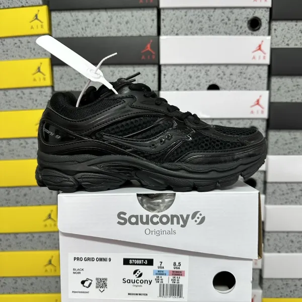 Saucony Pro Grid Omni 9 Black Running Shoes - 1