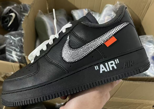 TOP B Bare Shoes OW Air Force Black Art Museum AV5210 001