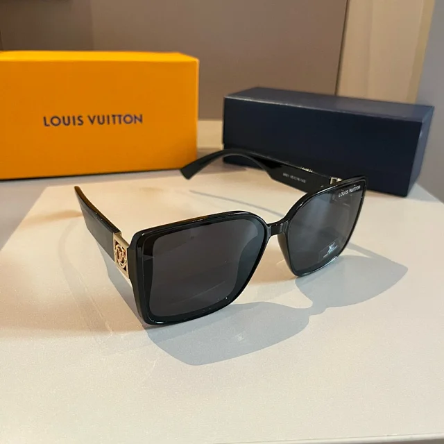 Louis Vuitton Eyewear Sunglasses product detail image 36