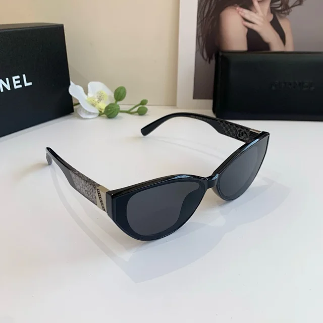 Louis Vuitton Eyewear Sunglasses product detail image 68