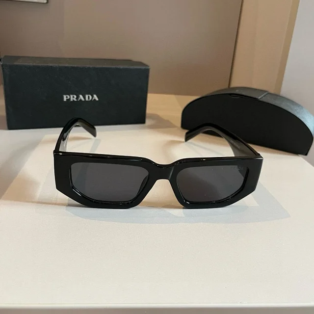 Louis Vuitton Eyewear Sunglasses product detail image 39