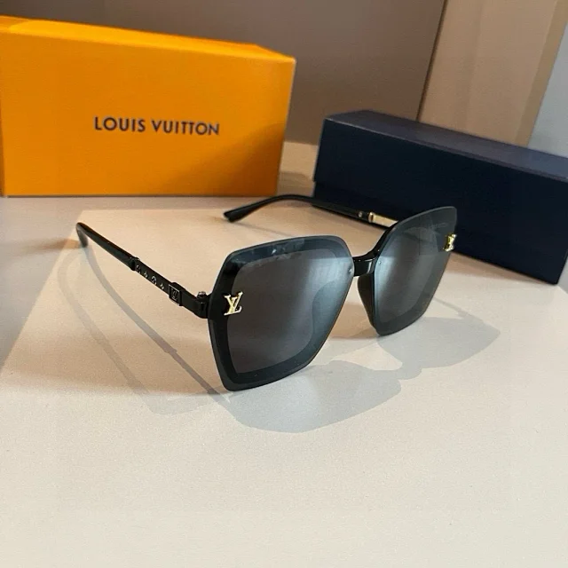 Louis Vuitton Eyewear Sunglasses product detail image 34