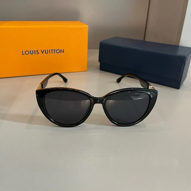 Louis Vuitton Eyewear Sunglasses product detail image 17