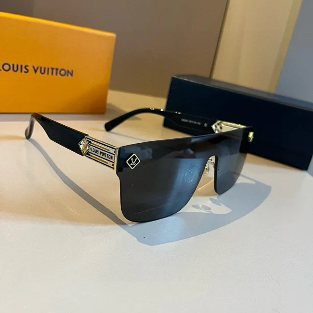Louis Vuitton Eyewear Sunglasses product detail image 12