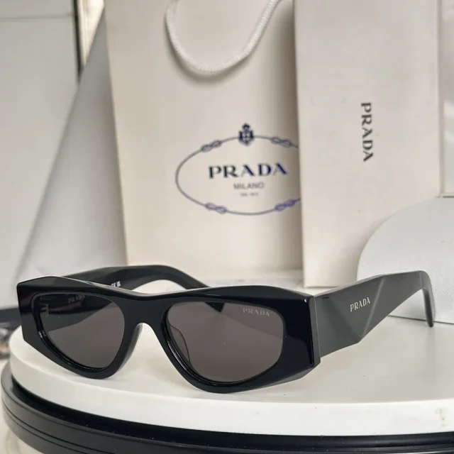 Louis Vuitton Eyewear Sunglasses product detail image 54