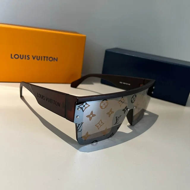 Louis Vuitton Eyewear Sunglasses product detail image 29