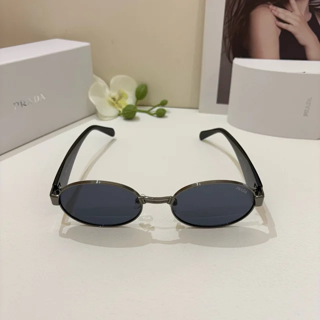 Louis Vuitton Eyewear Sunglasses product detail image 37
