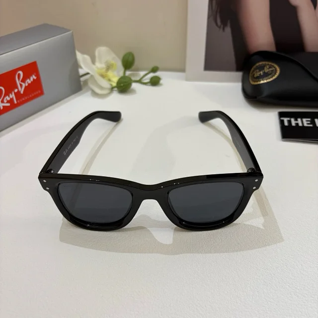 Louis Vuitton Eyewear Sunglasses product detail image 57