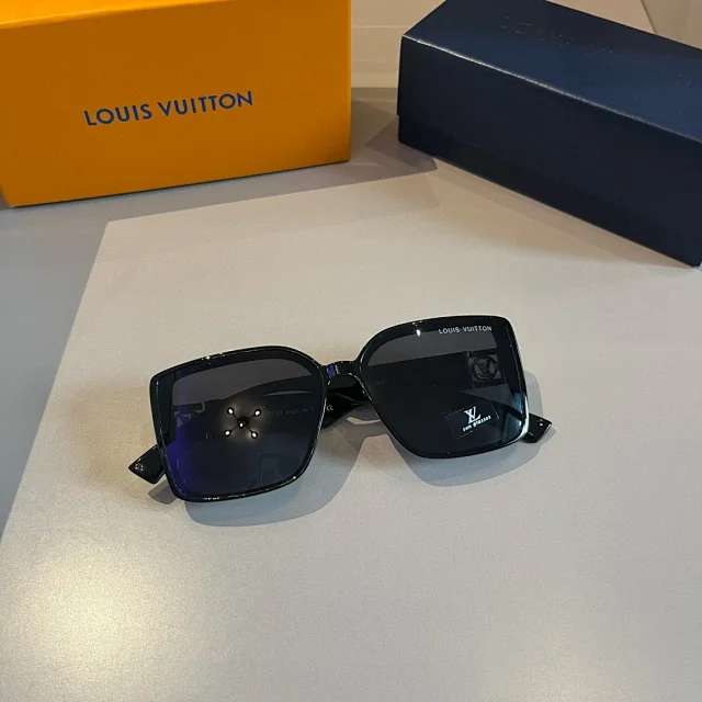 Louis Vuitton Eyewear Sunglasses product detail image 35