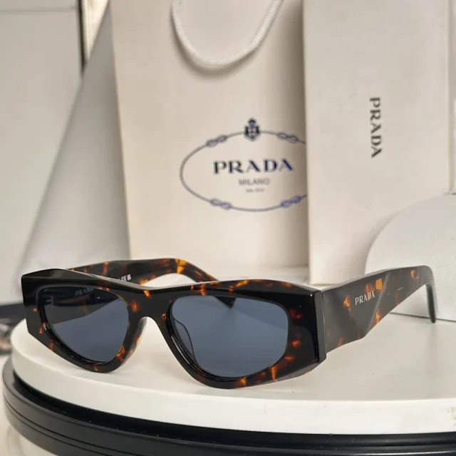 Louis Vuitton Eyewear Sunglasses product detail image 52