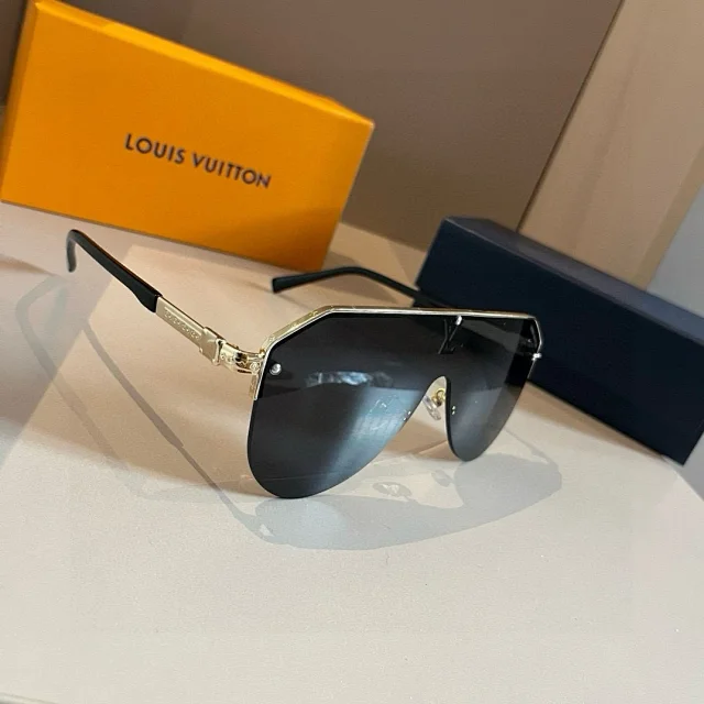 Louis Vuitton Eyewear Sunglasses product detail image 22
