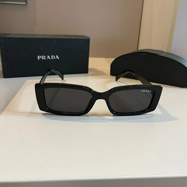 Louis Vuitton Eyewear Sunglasses product detail image 41