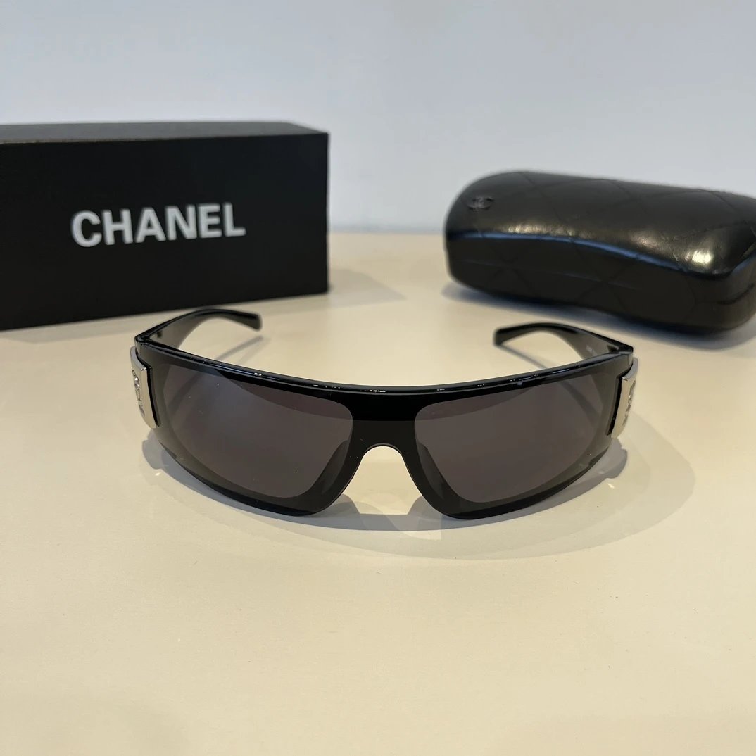 Versace Medusa Icon Black and Gold Sunglasses - 74