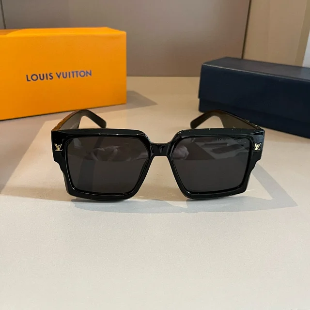 Louis Vuitton Eyewear Sunglasses product detail image 19