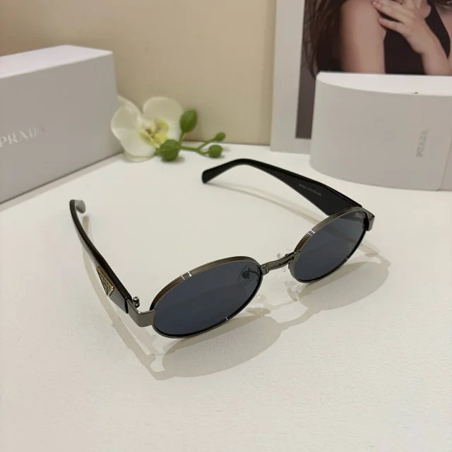 Louis Vuitton Eyewear Sunglasses product detail image 38