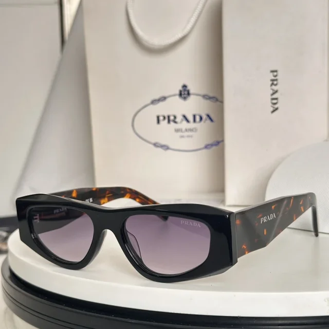 Louis Vuitton Eyewear Sunglasses product detail image 53