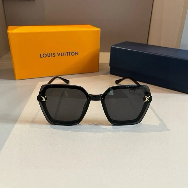 Louis Vuitton Eyewear Sunglasses product detail image 33