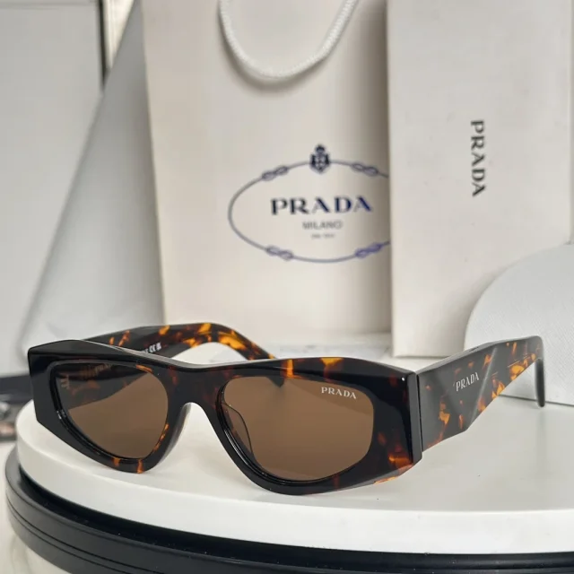 Louis Vuitton Eyewear Sunglasses product detail image 50