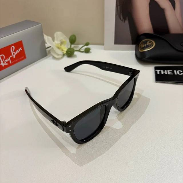Louis Vuitton Eyewear Sunglasses product detail image 58
