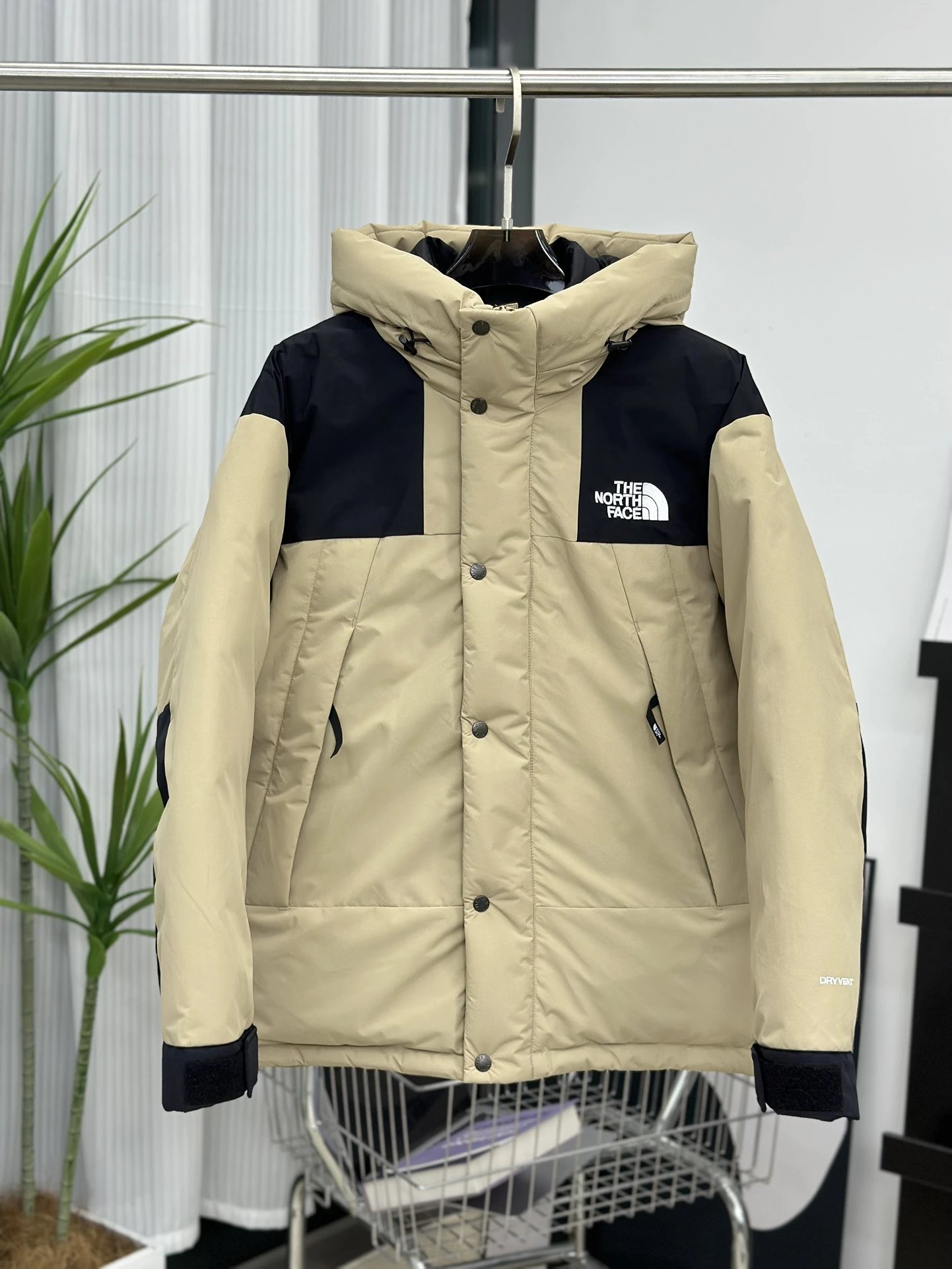 90冲锋衣羽绒服 卡其色