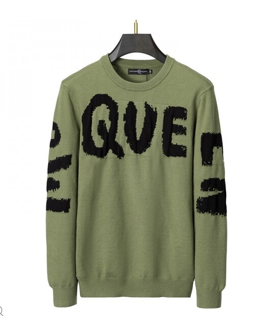 Olive Green Knit Sweater with Bold 'QUE' Lettering