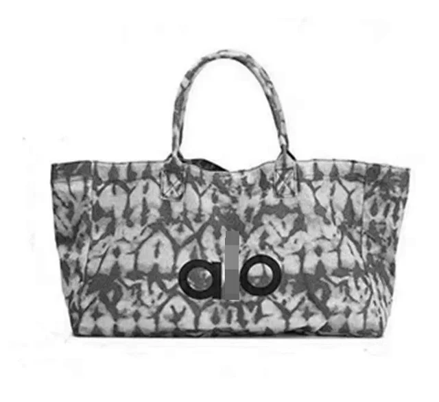 Alo Shoulder Bags Snake-Print Tote product detail image 1