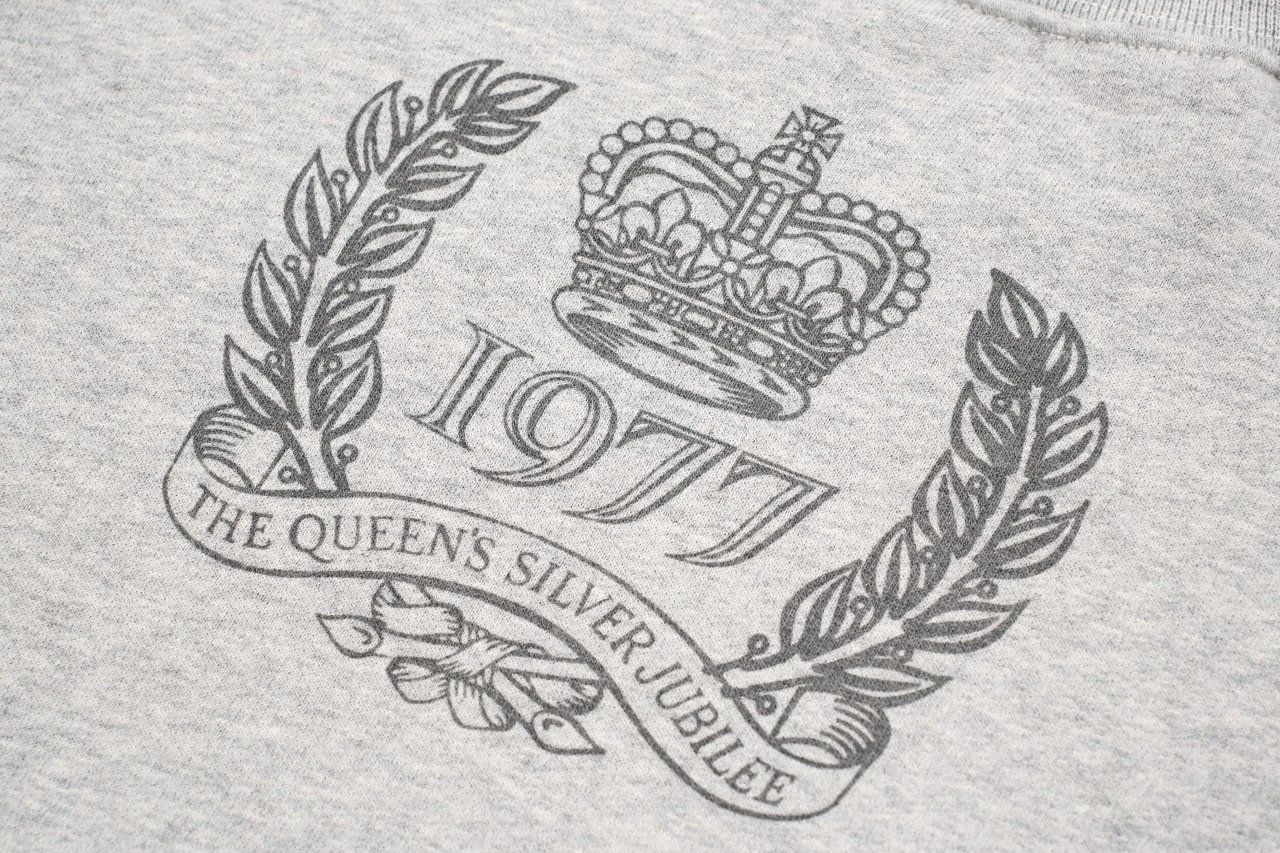 Saint Laurent x Sex Pistols Queen Elizabeth II Graphic Sweatshirt Gray Hoodie - 10