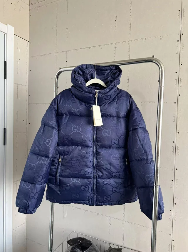 Fendi Down Jackets Hooded reversible FF-logo trim product detail image 5