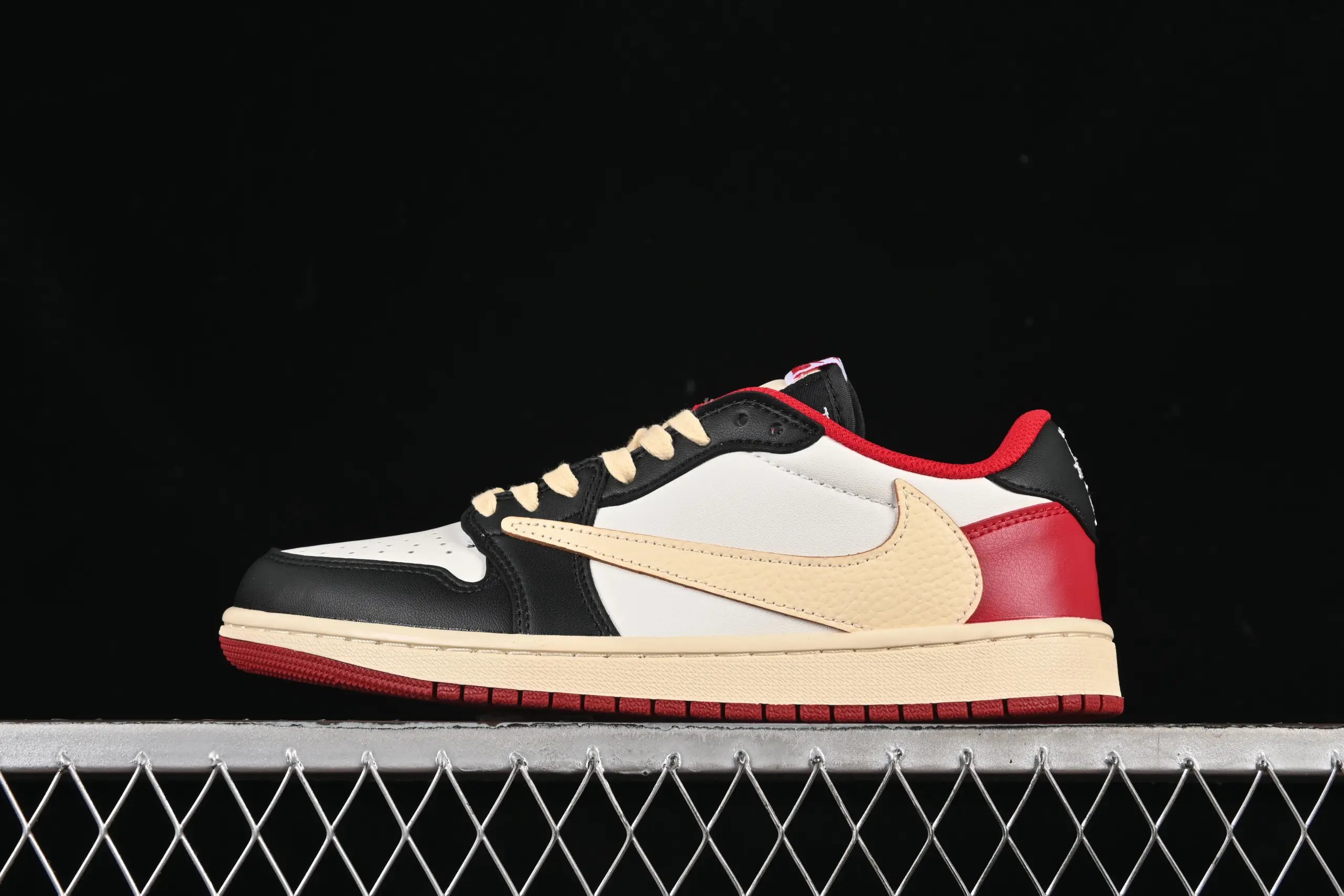 Travis Scott Air Jordan 1 Retro photo 7