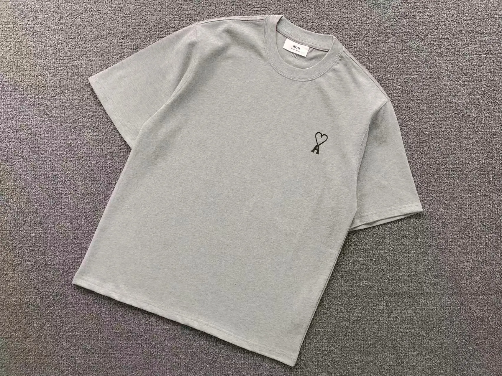 Ami Paris Camiseta con Logo Pequeño