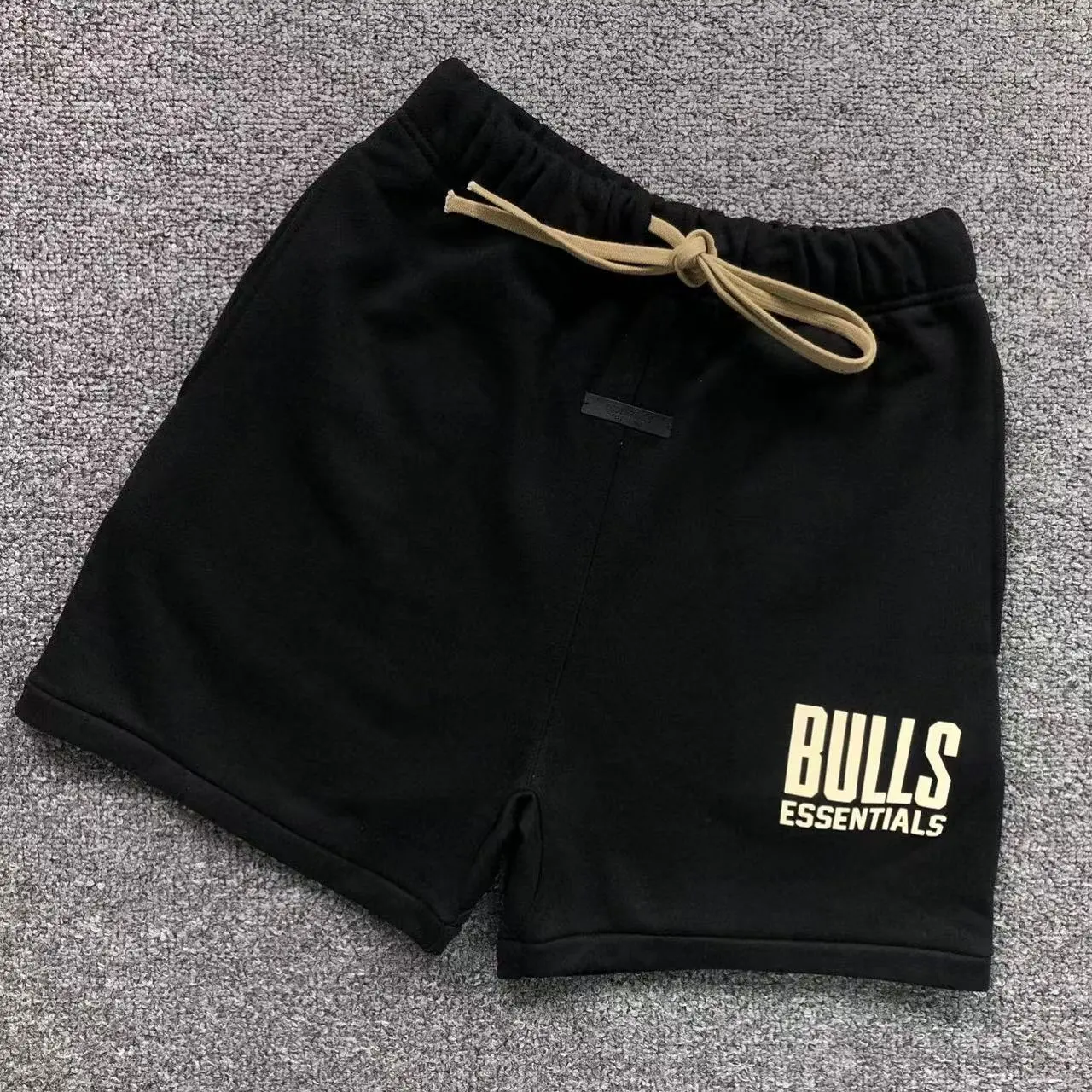 Essentials × BULLS Collaboration: Black & Beige Union Jack-Patterned Mid-Length Shorts